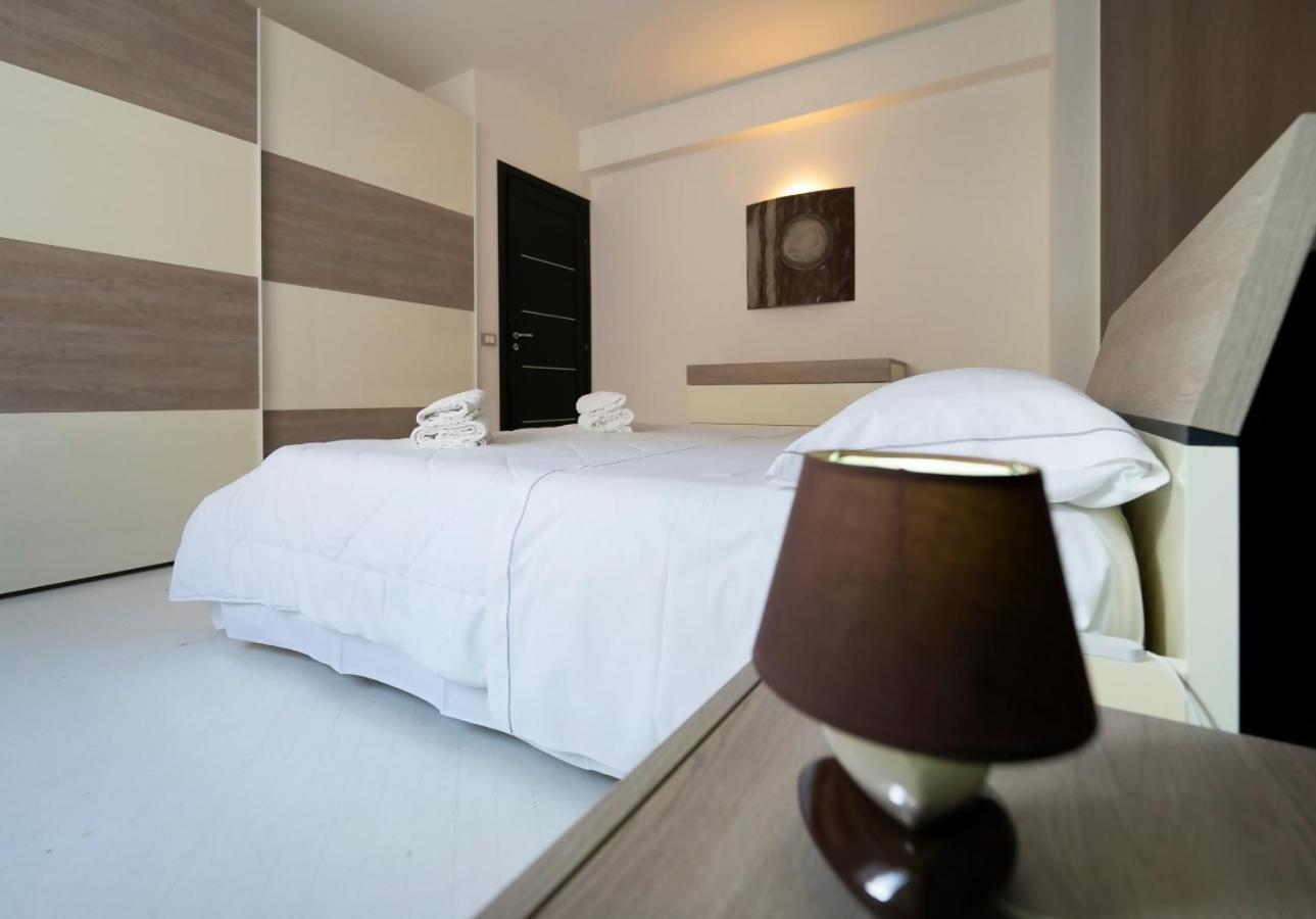 Guest Friends Apartment ตราปานี ภายนอก รูปภาพ