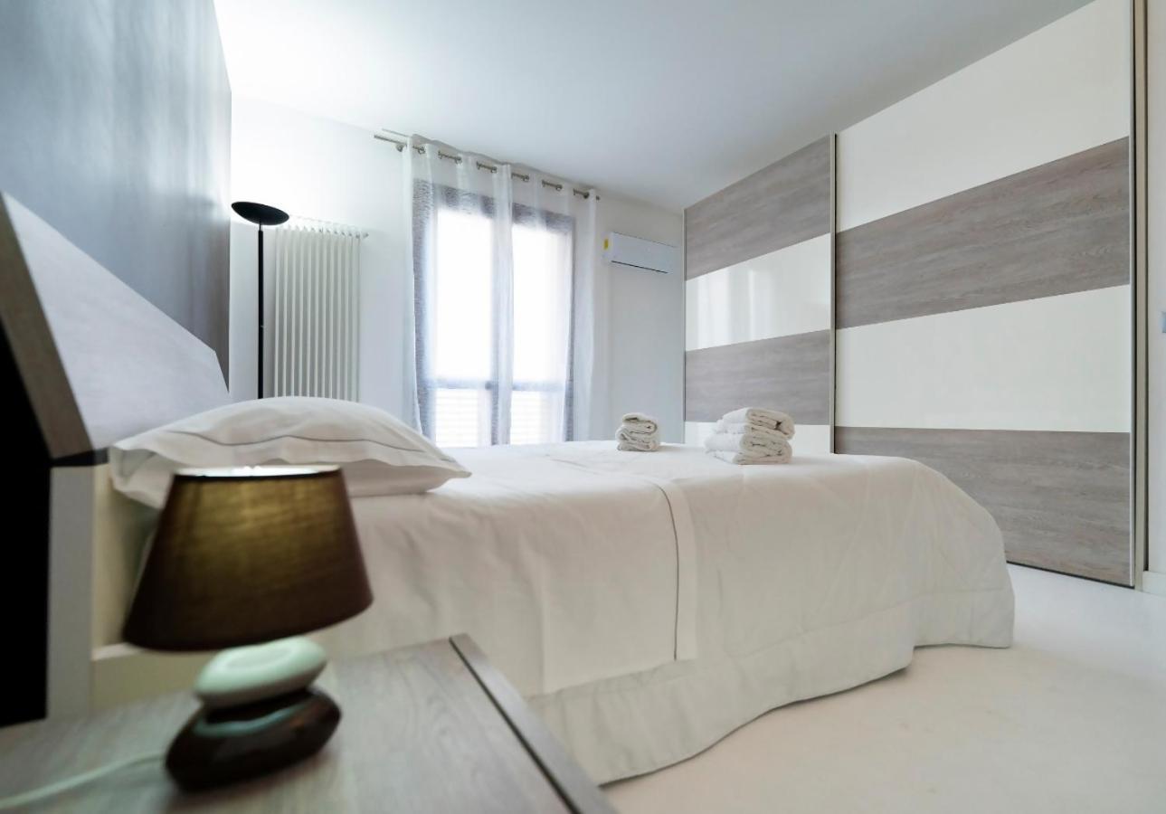 Guest Friends Apartment ตราปานี ภายนอก รูปภาพ