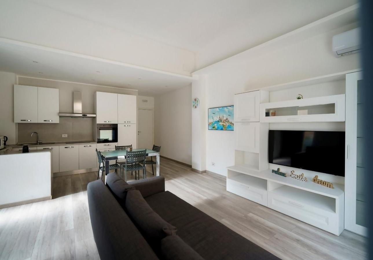 Guest Friends Apartment ตราปานี ภายนอก รูปภาพ