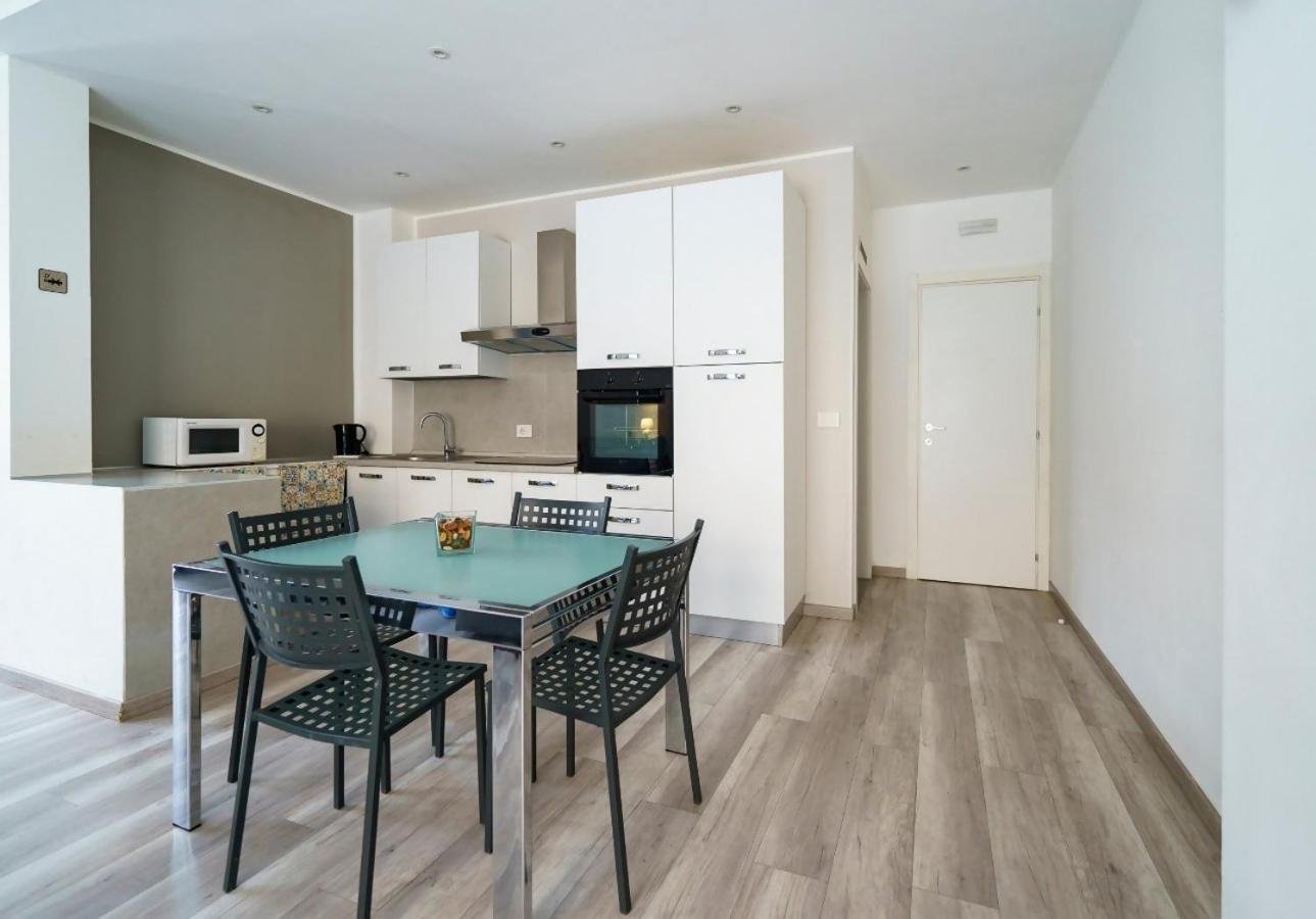 Guest Friends Apartment ตราปานี ภายนอก รูปภาพ