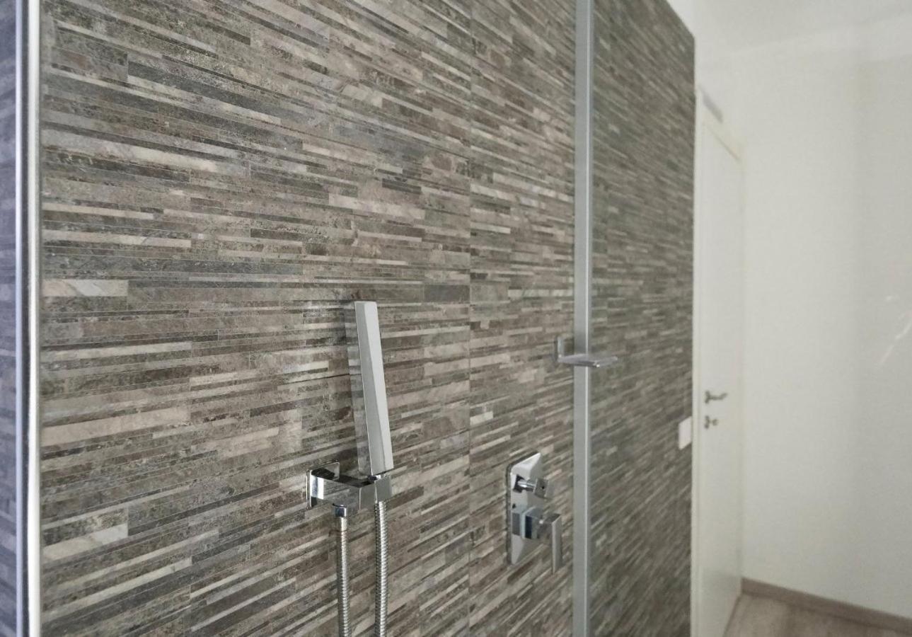 Guest Friends Apartment ตราปานี ภายนอก รูปภาพ