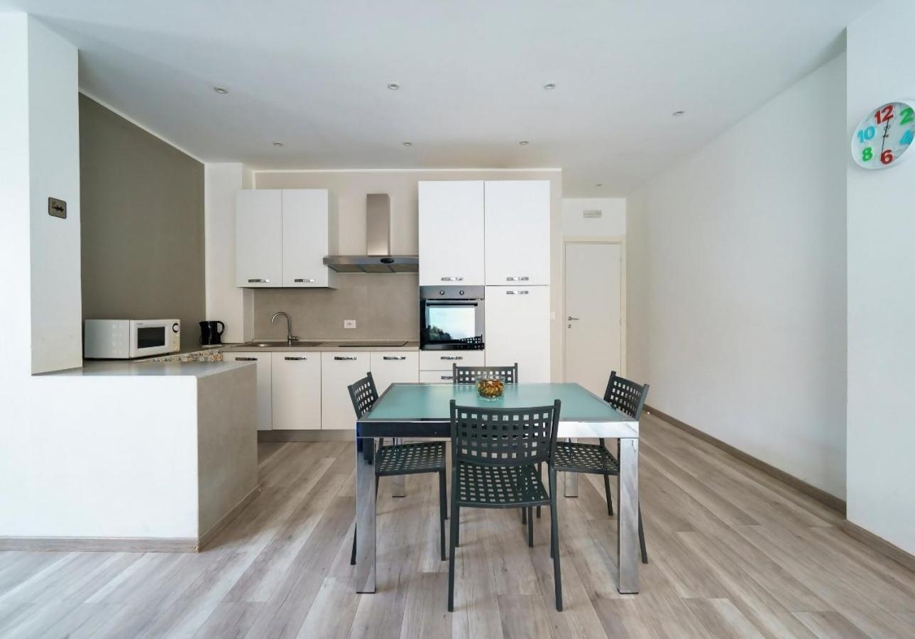 Guest Friends Apartment ตราปานี ภายนอก รูปภาพ