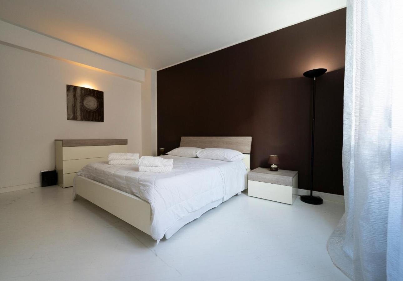 Guest Friends Apartment ตราปานี ภายนอก รูปภาพ