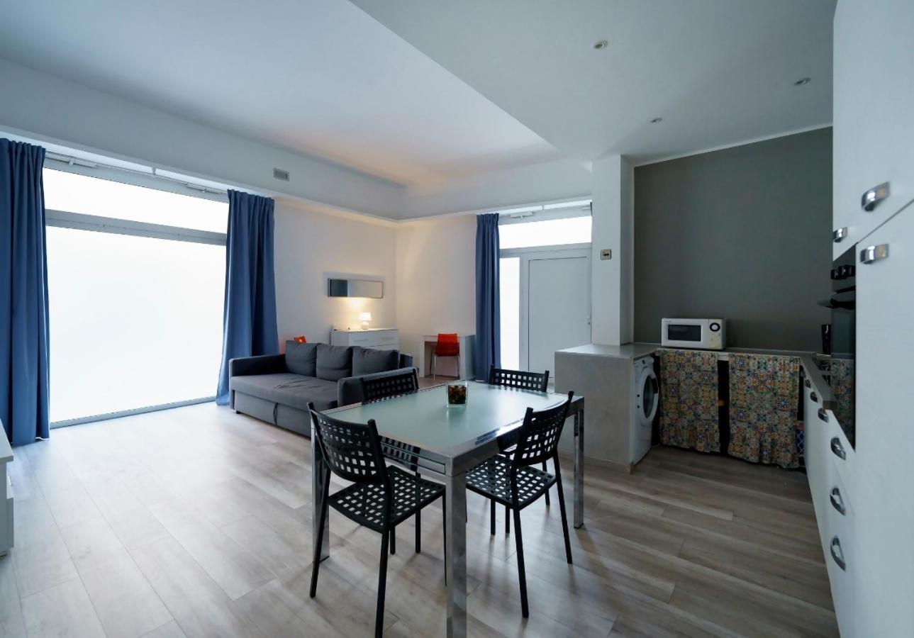 Guest Friends Apartment ตราปานี ภายนอก รูปภาพ